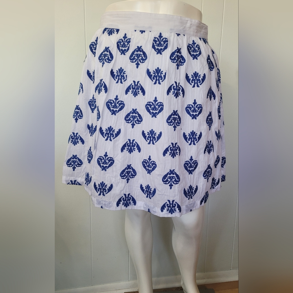 Lands End white cotton blue embroidered A-line knee length skirt, 18